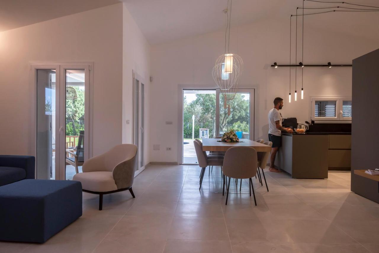 Villa Golden Root Real Estate San Teodoro  Esterno foto
