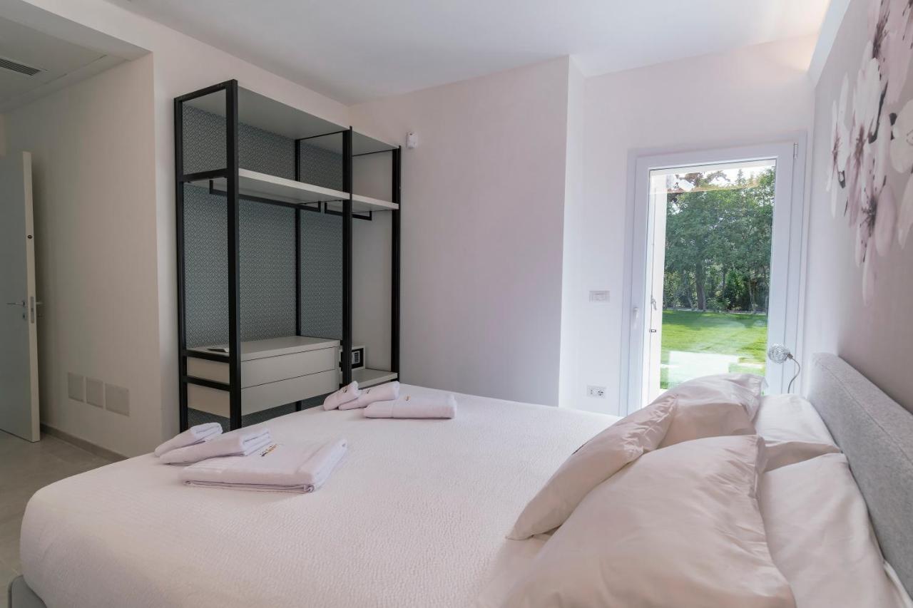 Villa Golden Root Real Estate San Teodoro  Esterno foto